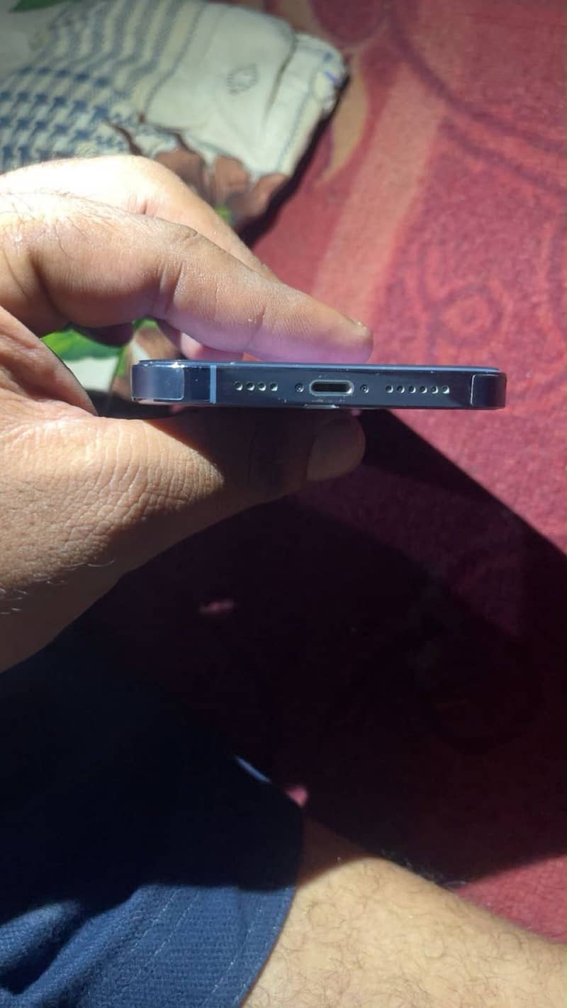Apple iPhone 13 Pro Max 2