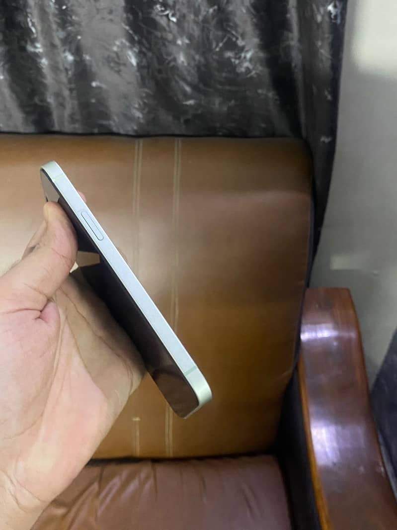 Apple iPhone 12 1