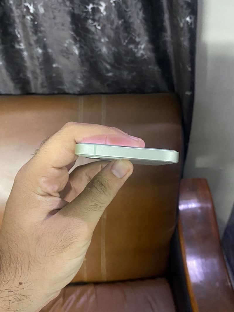 Apple iPhone 12 4