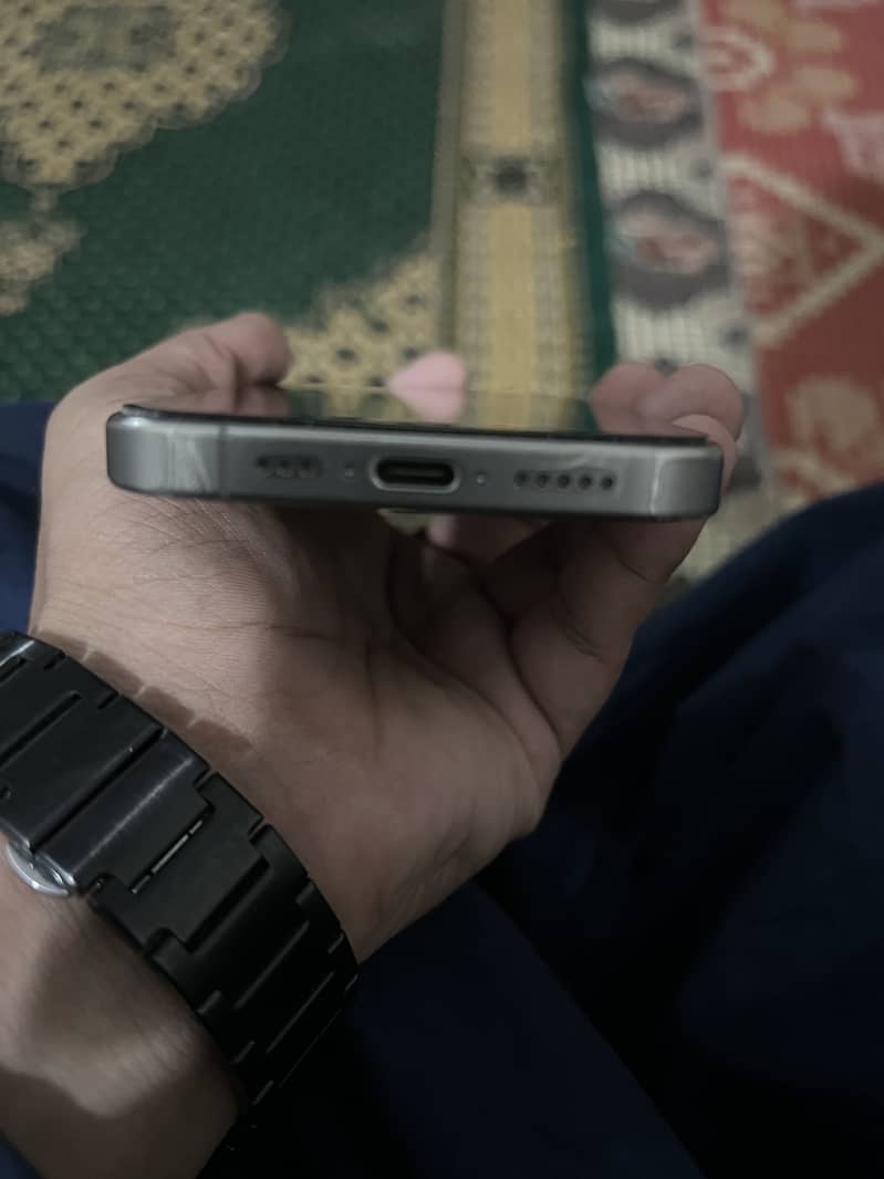 Apple iPhone 15 Pro 2