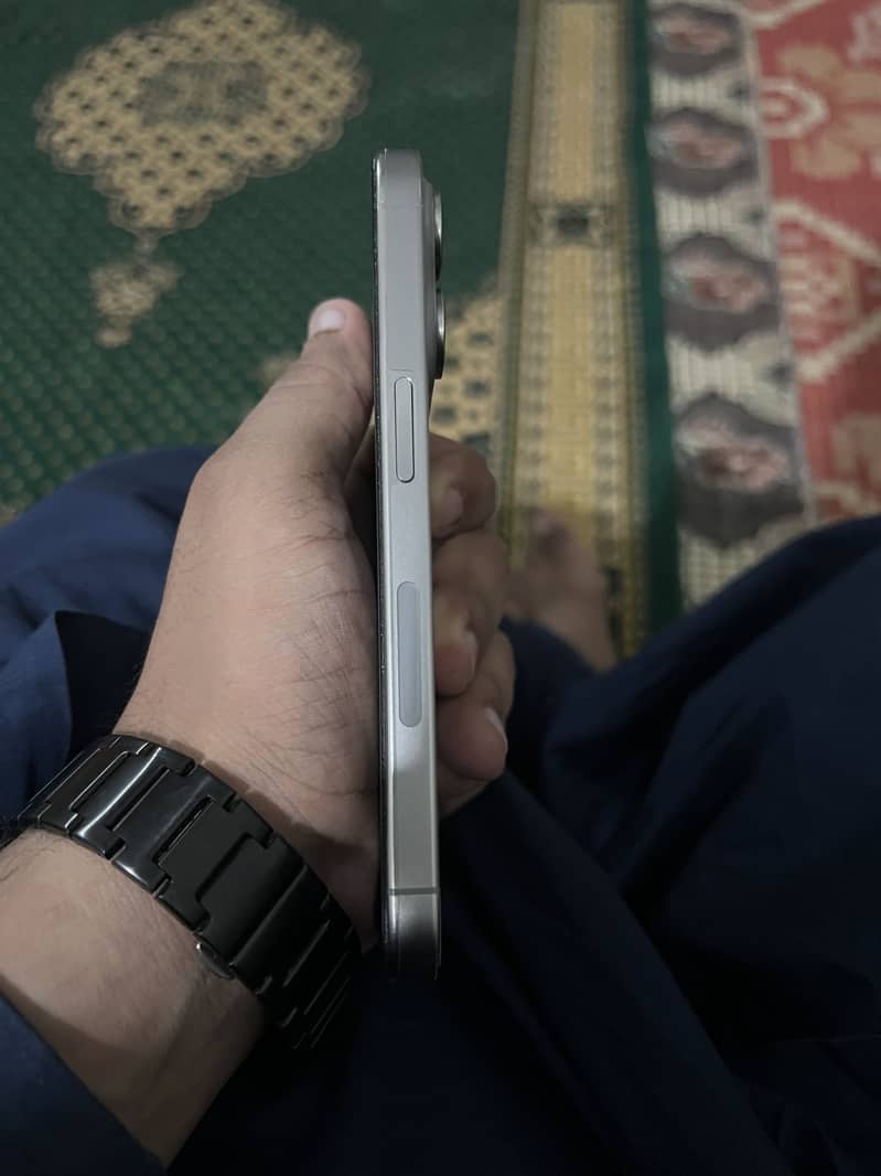 Apple iPhone 15 Pro 3