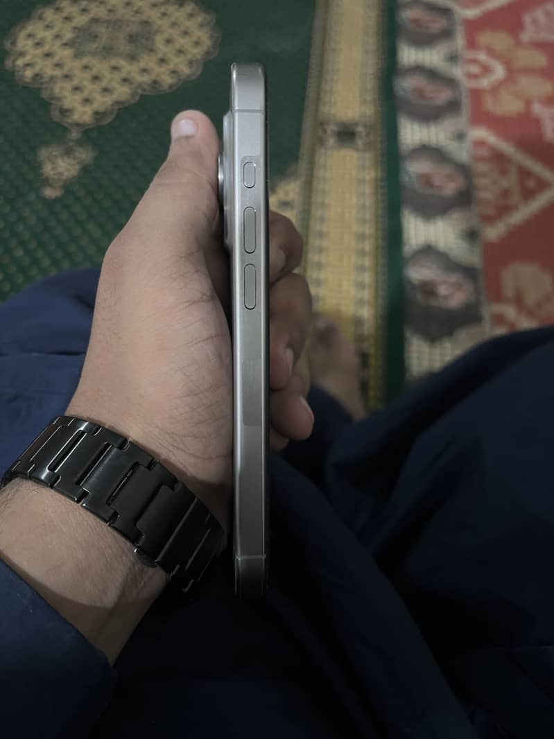Apple iPhone 15 Pro 4