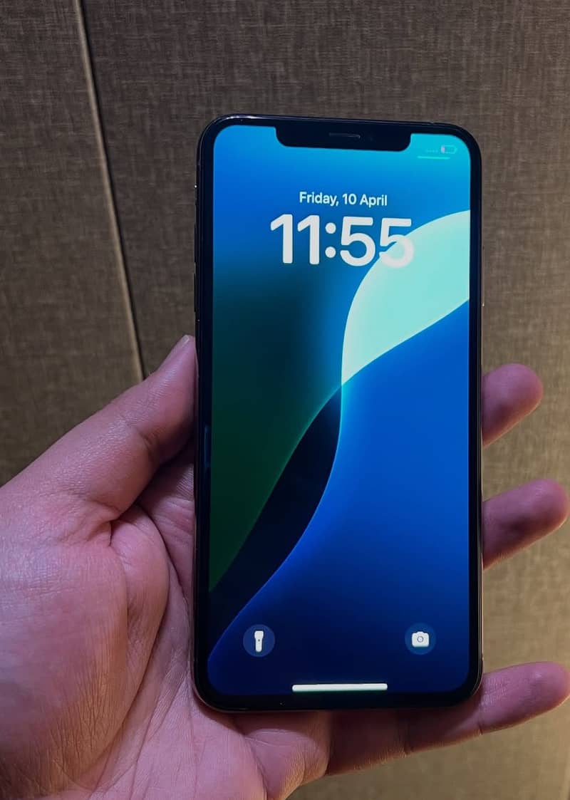 Apple iPhone XS Max 1