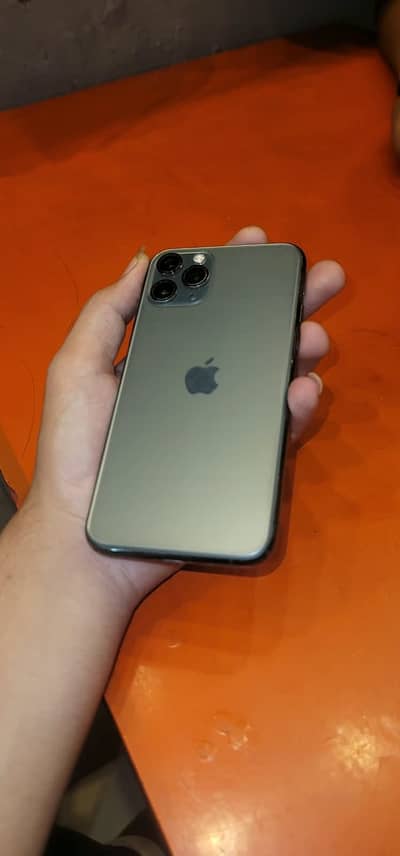 Apple iPhone 11 Pro with 4 month sim time