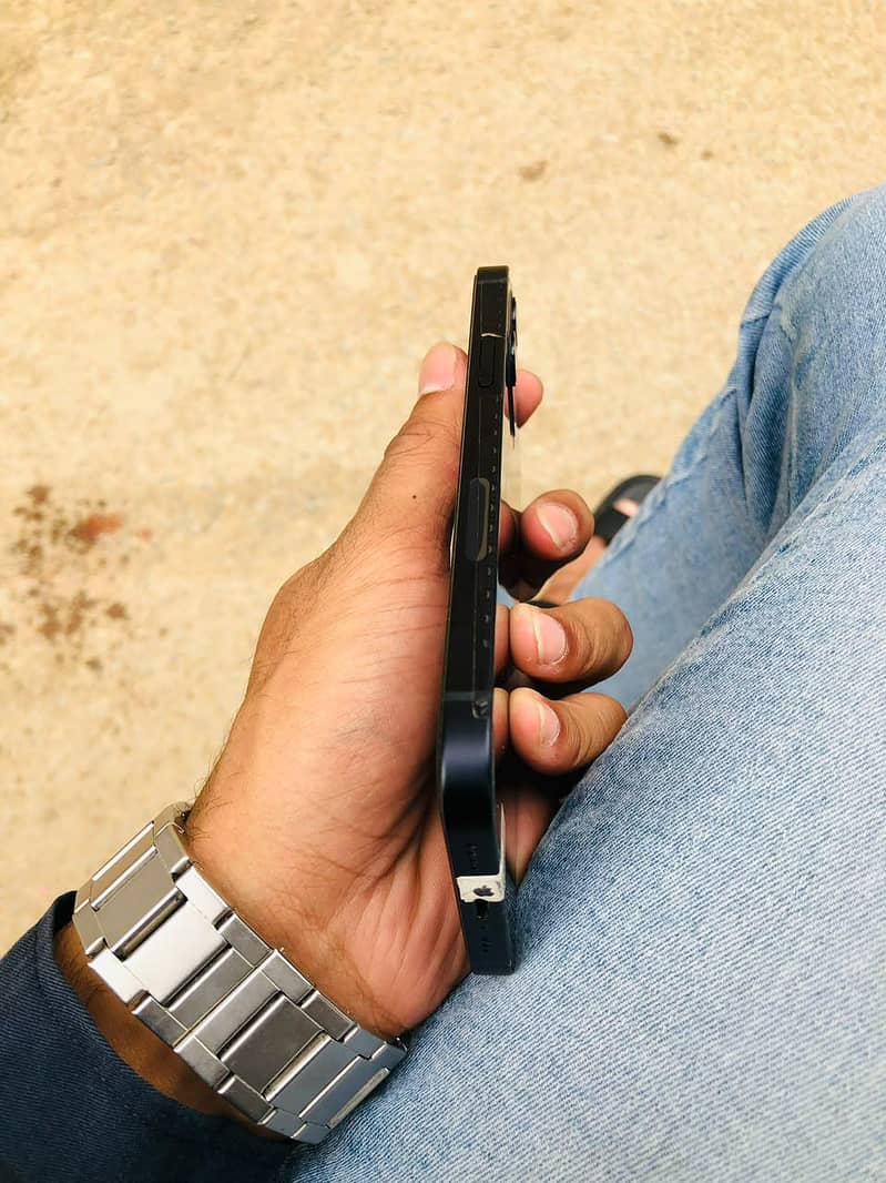 Apple iPhone 12 1