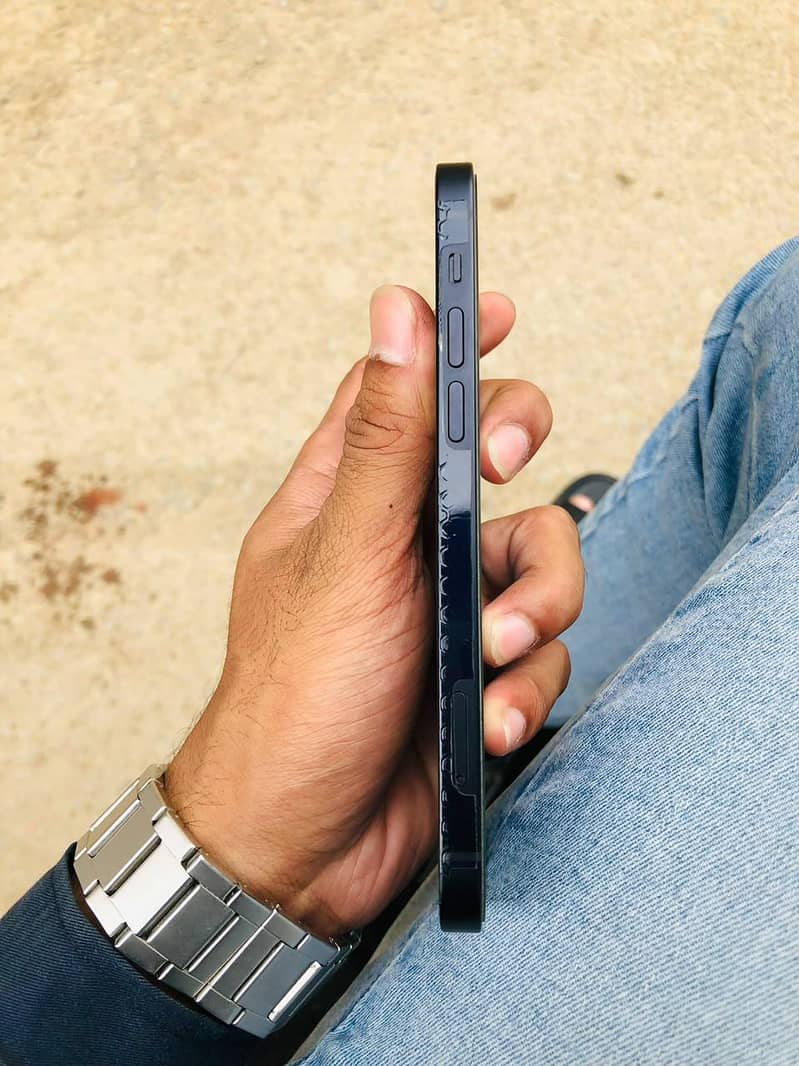 Apple iPhone 12 3