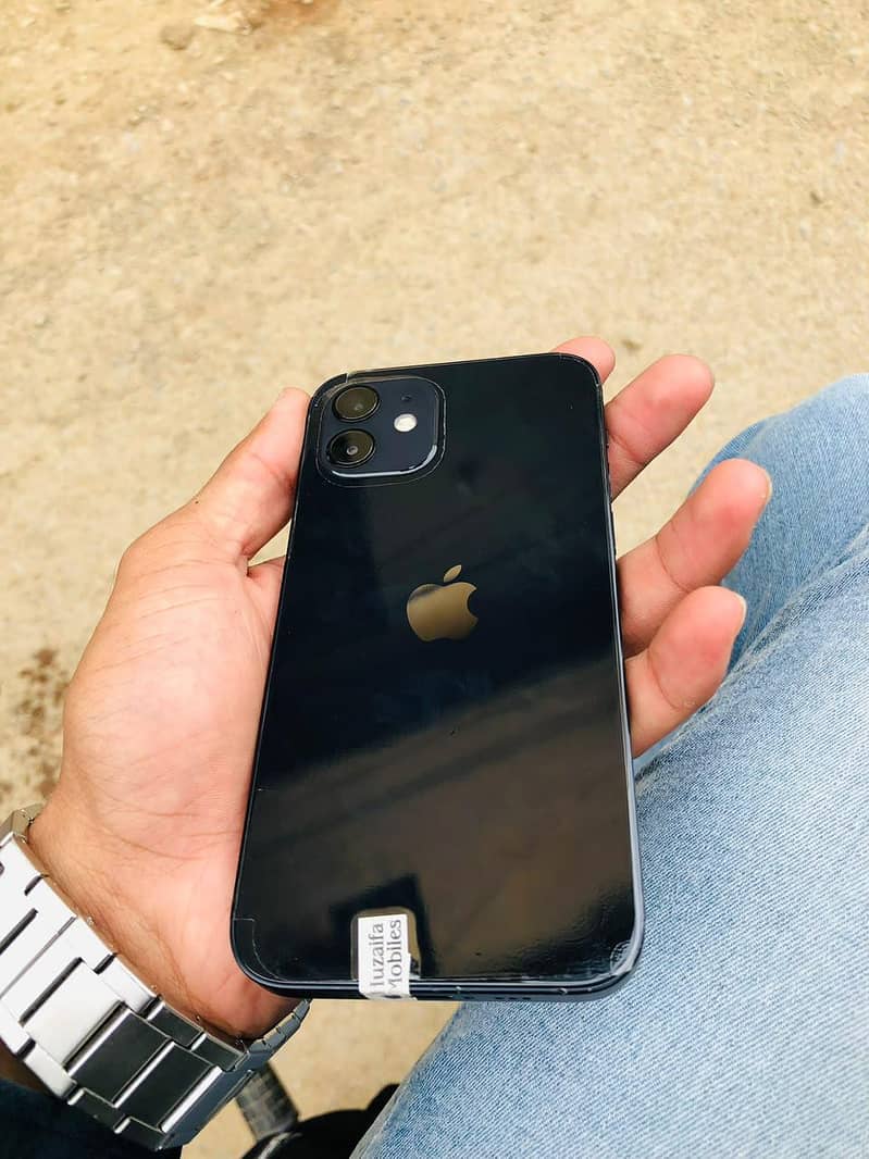 Apple iPhone 12 4