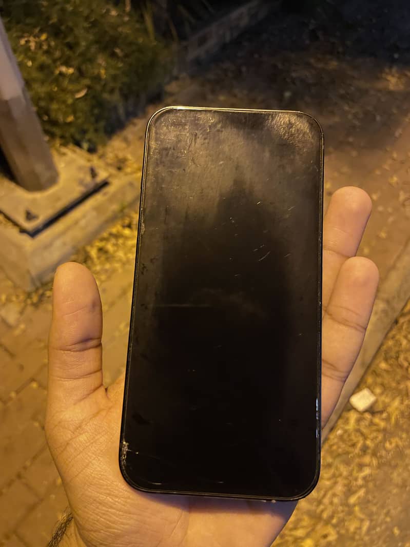 Apple iPhone 13 jv 0