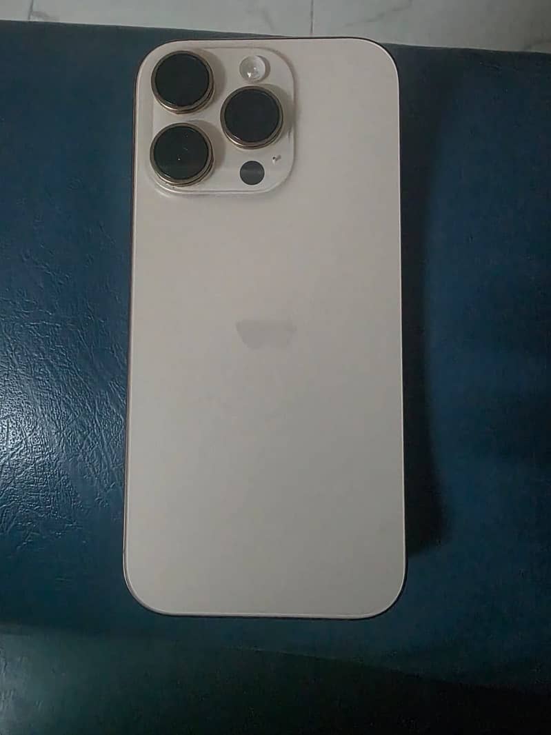 Apple iPhone 16 Pro 0