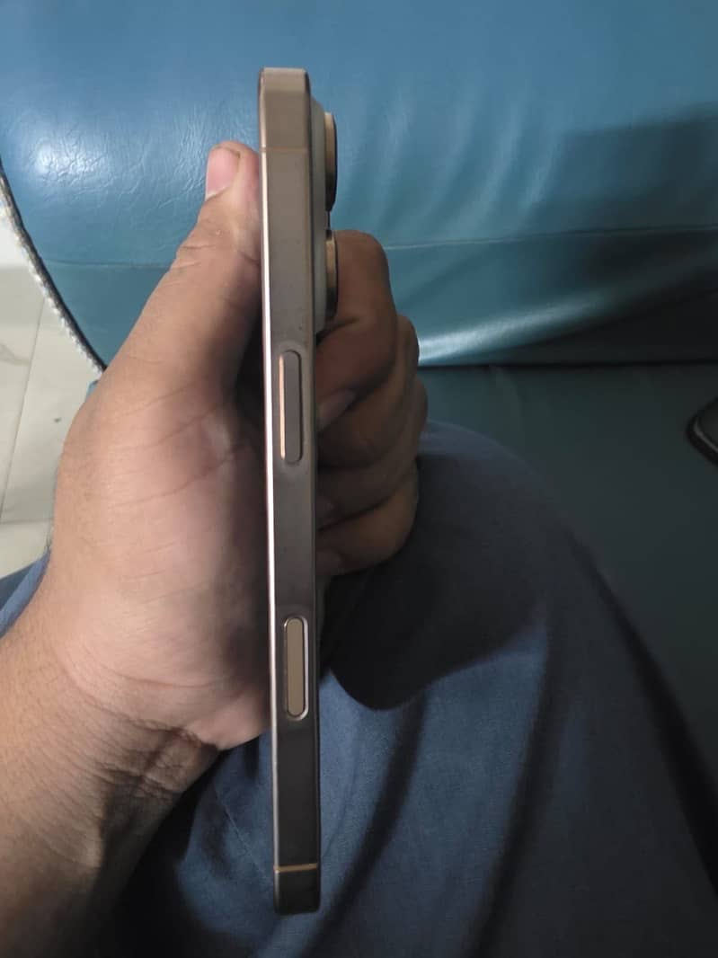 Apple iPhone 16 Pro 1