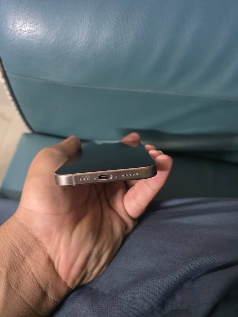 Apple iPhone 16 Pro 2
