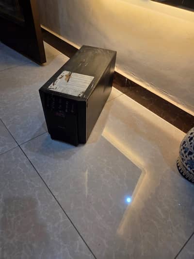 APC Smart UPS 1500W Pure Sine Wave