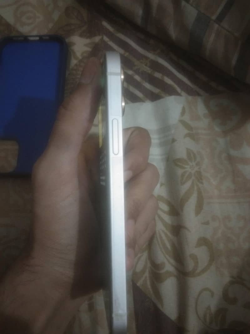 Apple iPhone 12 3