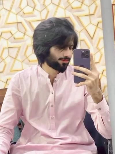 mujhe cafe me maneger ki job chia