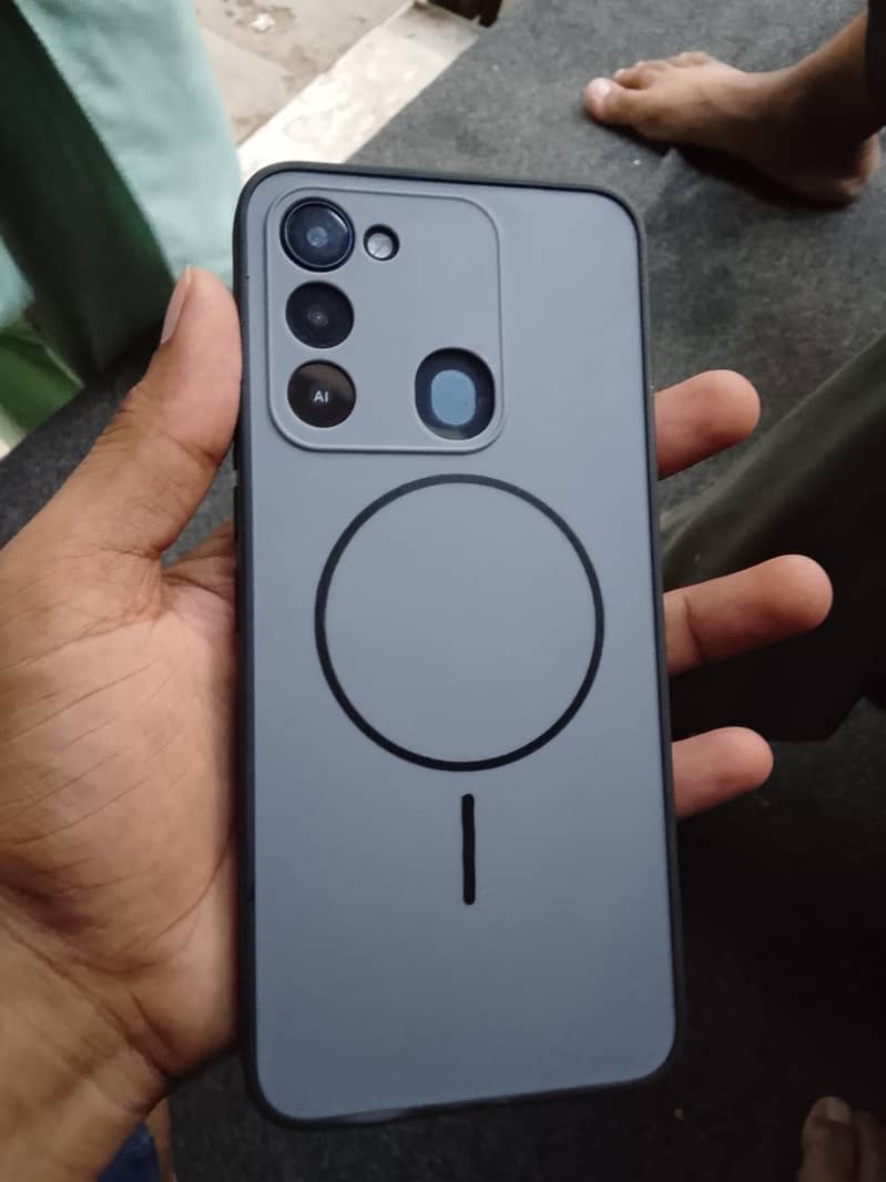Tecno Spark 8C 1