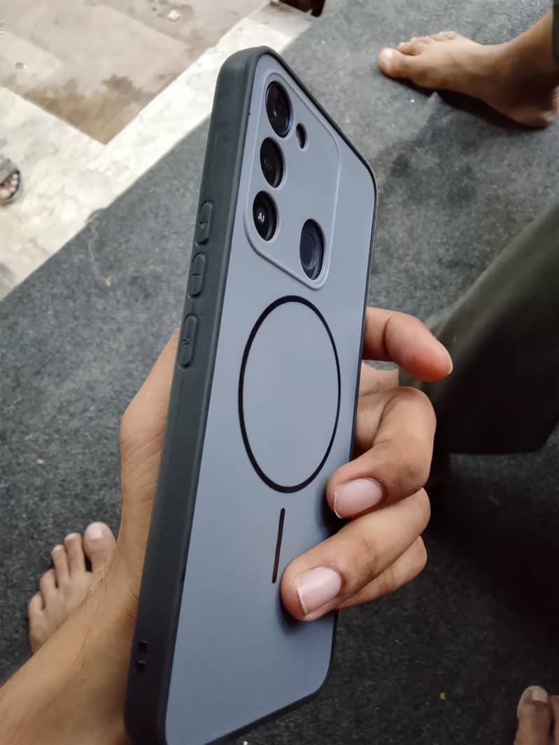 Tecno Spark 8C 4