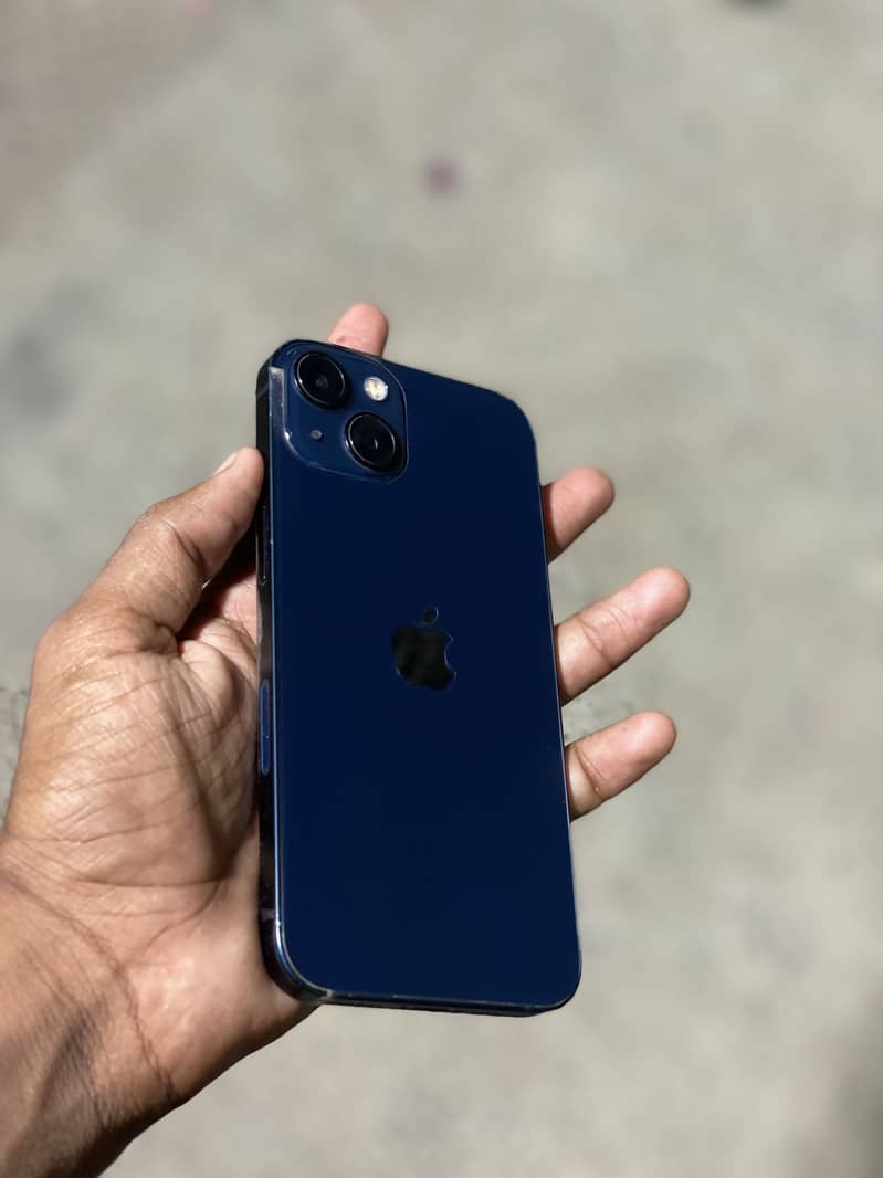 Apple iPhone 13 2