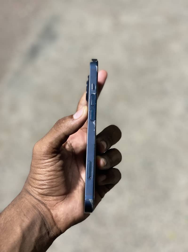 Apple iPhone 13 3