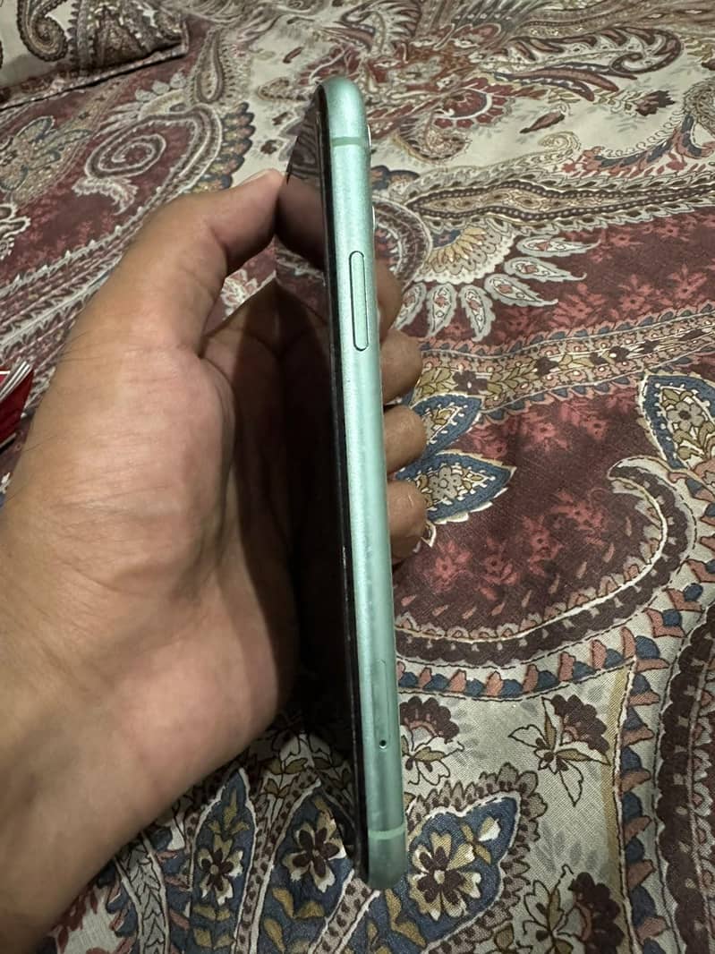 Apple iPhone 11 3