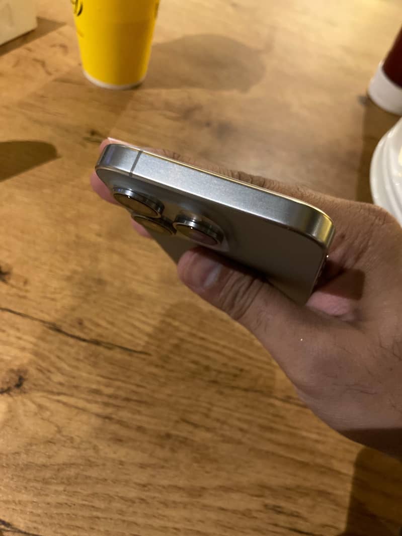 Apple iPhone 15 Pro 2