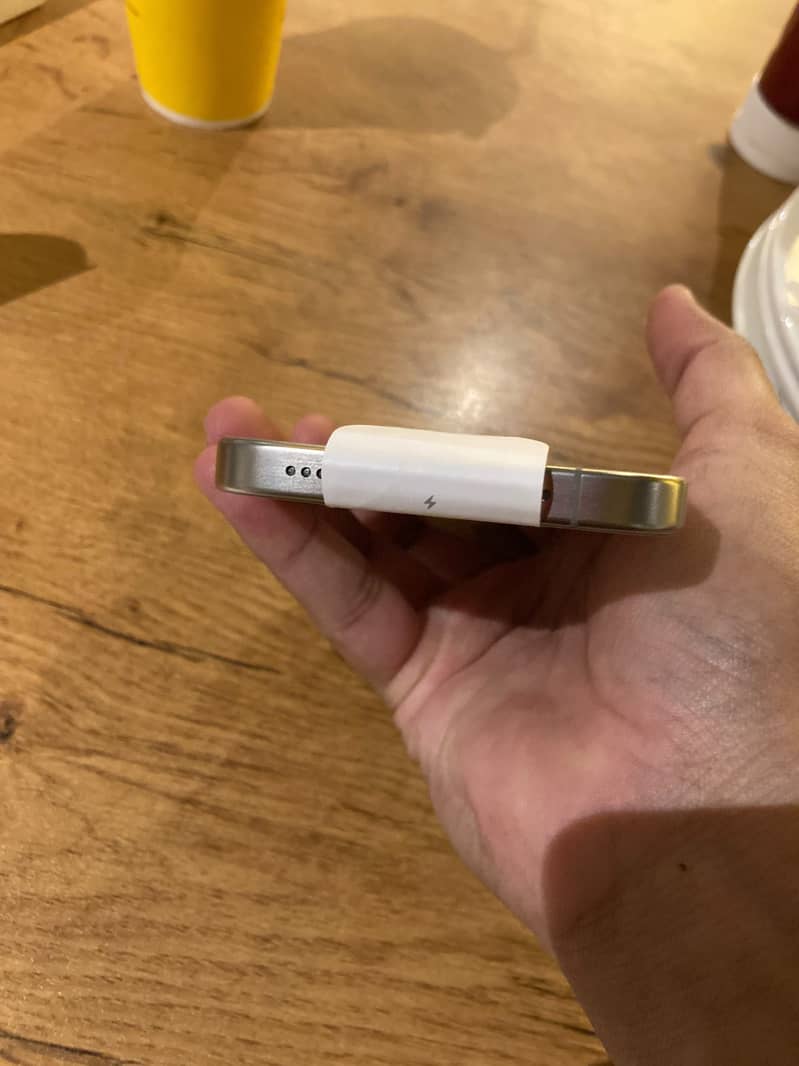 Apple iPhone 15 Pro 4