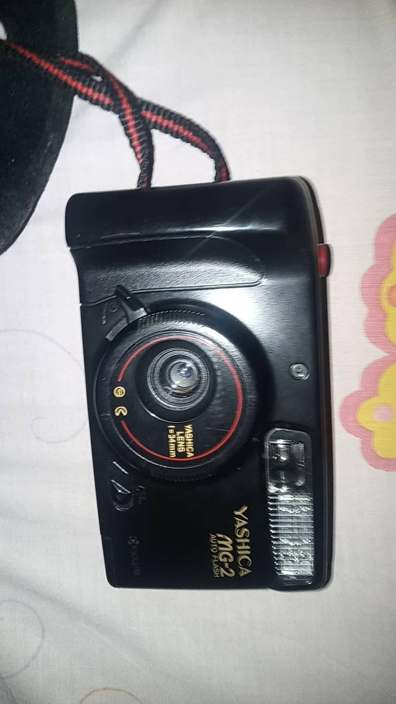 Original Vintage Yashica MG-2 Auto Flash Camera - Digital Cameras ...