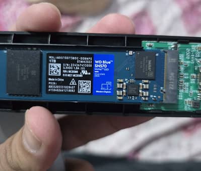 WD Blue SN570 1TB NVMe SSD with SSK USB-C Enclosure