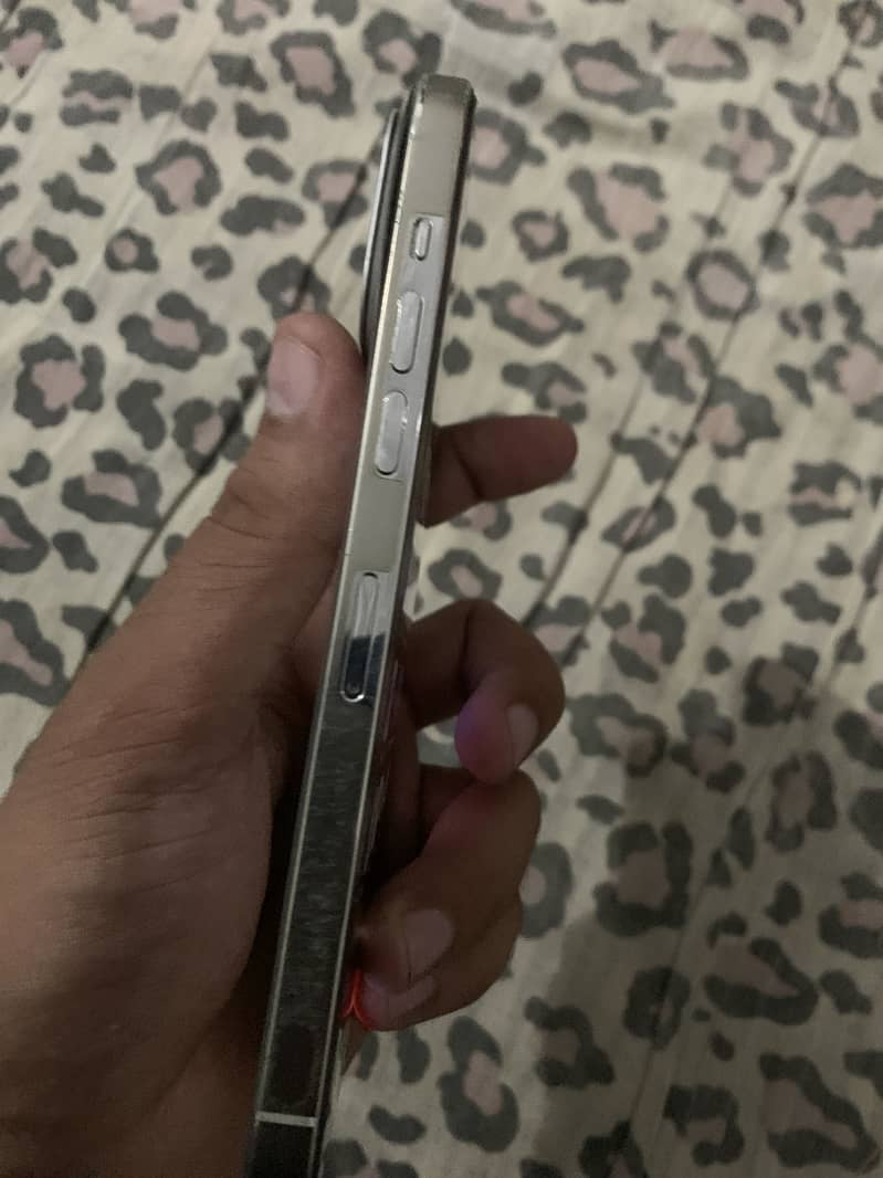 Apple iPhone 14 Pro Max 8
