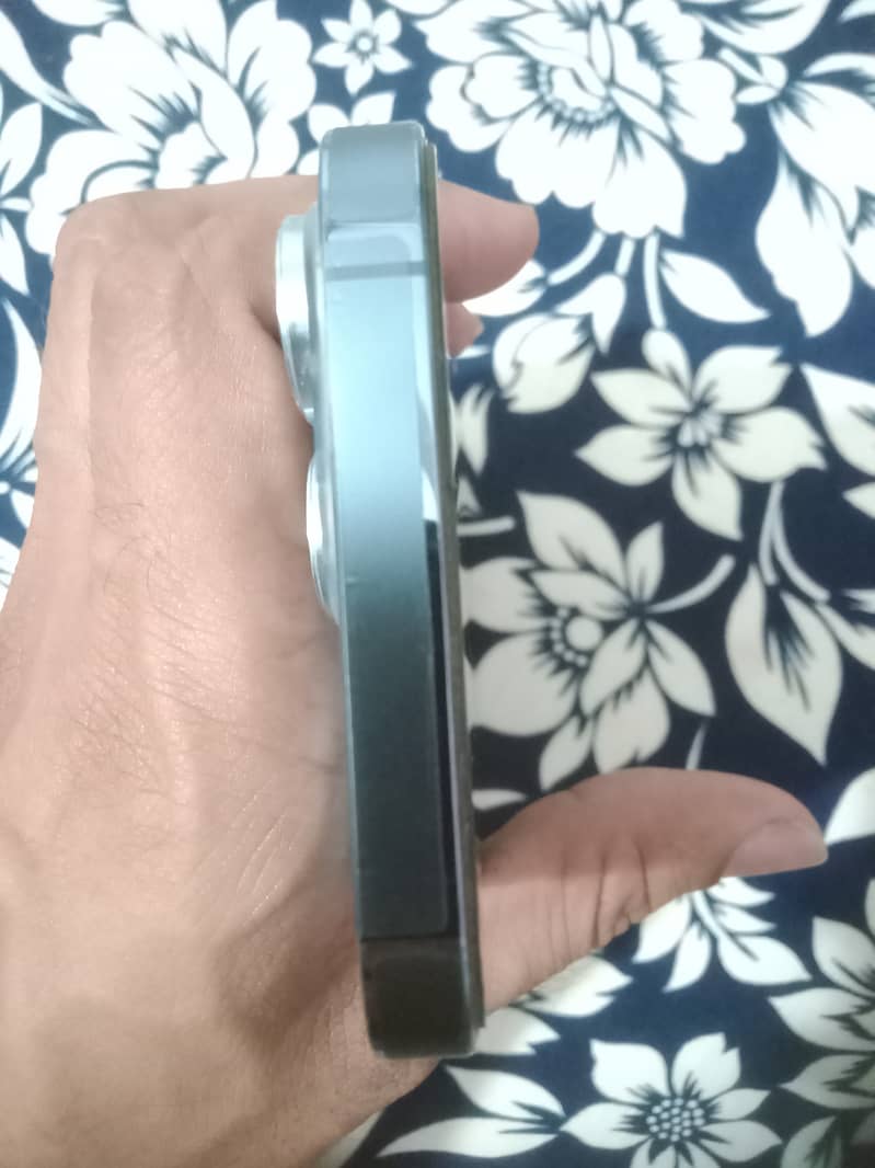 iPhone 13 Pro 4