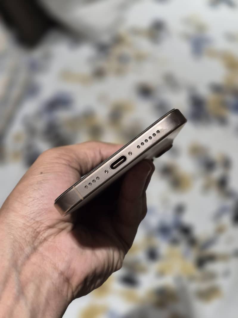 Apple iPhone 16 Pro Max 3