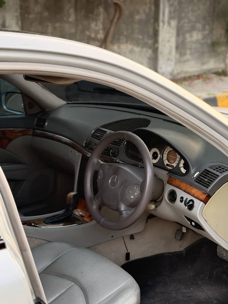 Mercedes E240 5