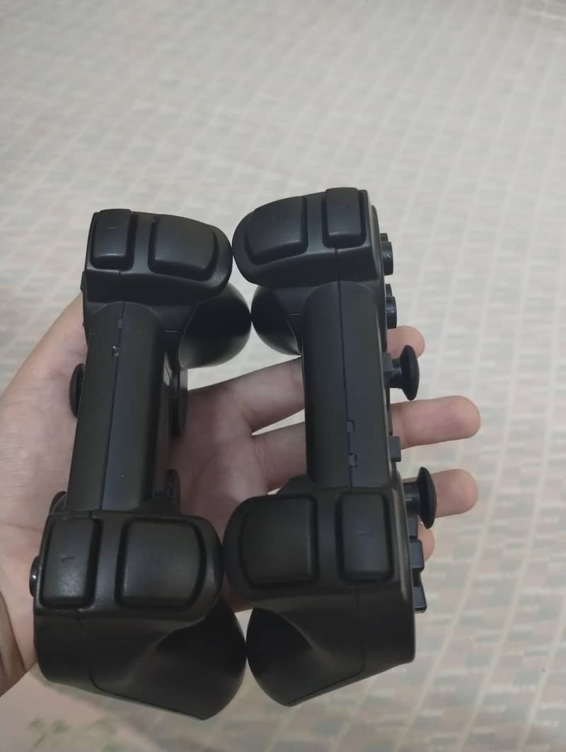 2.4G WIRELESS CONTROLLER GAMEPAD 1