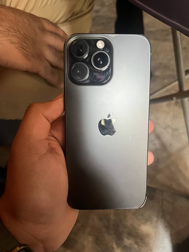 Apple iPhone 16 Pro Max 2