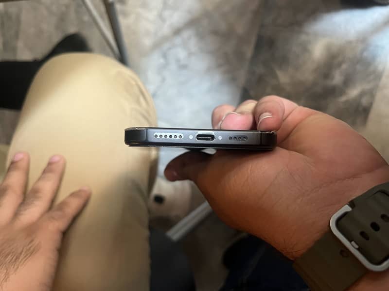 Apple iPhone 16 Pro Max 3