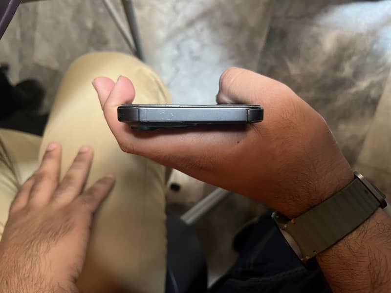 Apple iPhone 16 Pro Max 4