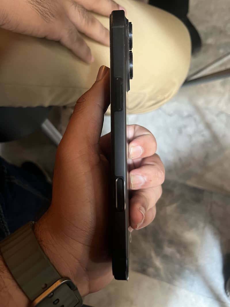 Apple iPhone 16 Pro Max 5