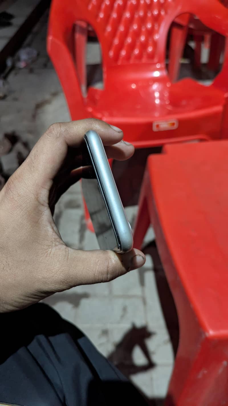 Apple iPhone 11 3