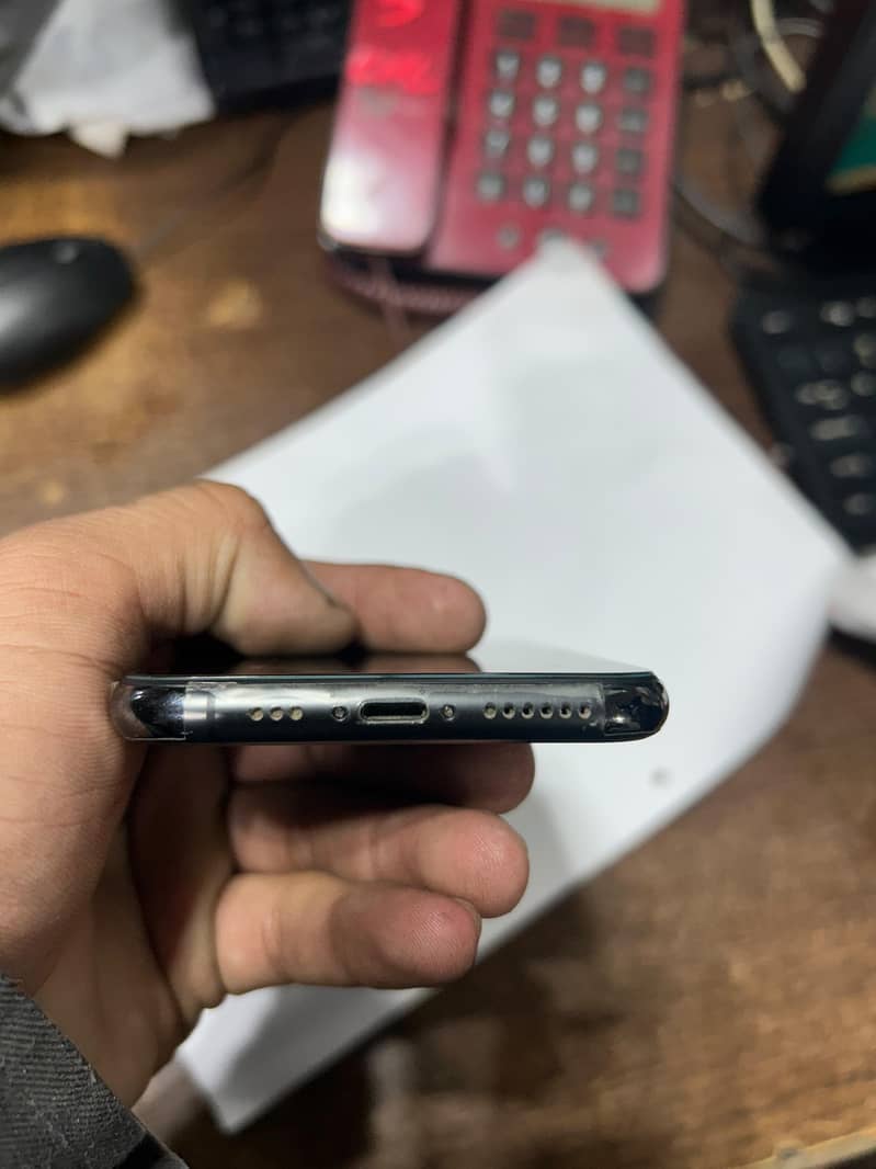 Apple iPhone 11 Pro 3