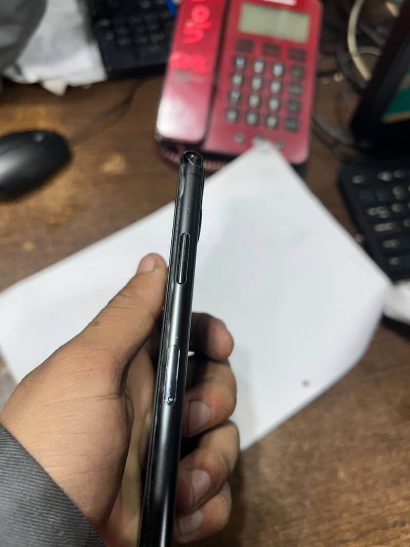 Apple iPhone 11 Pro 4