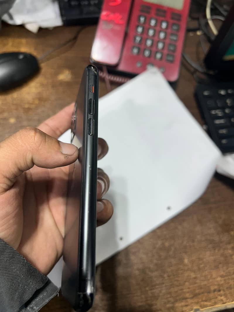 Apple iPhone 11 Pro 6