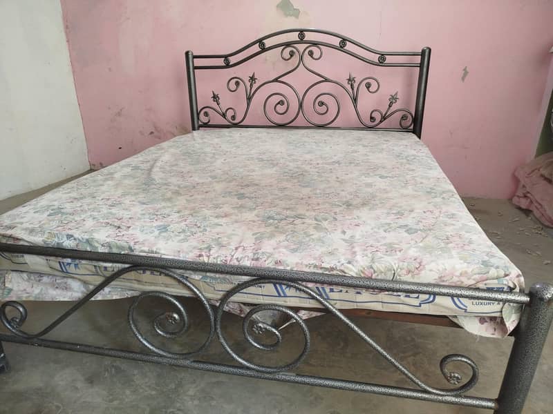 iron bed 0