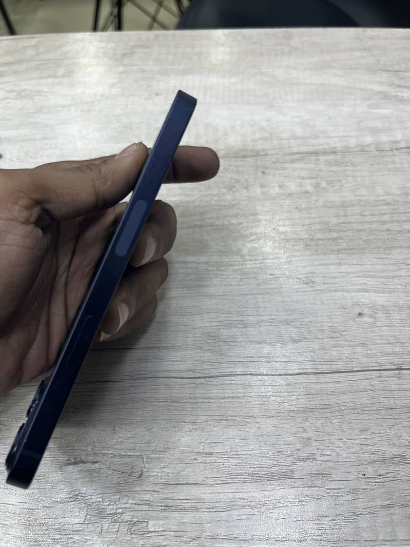 Apple iPhone 13 2
