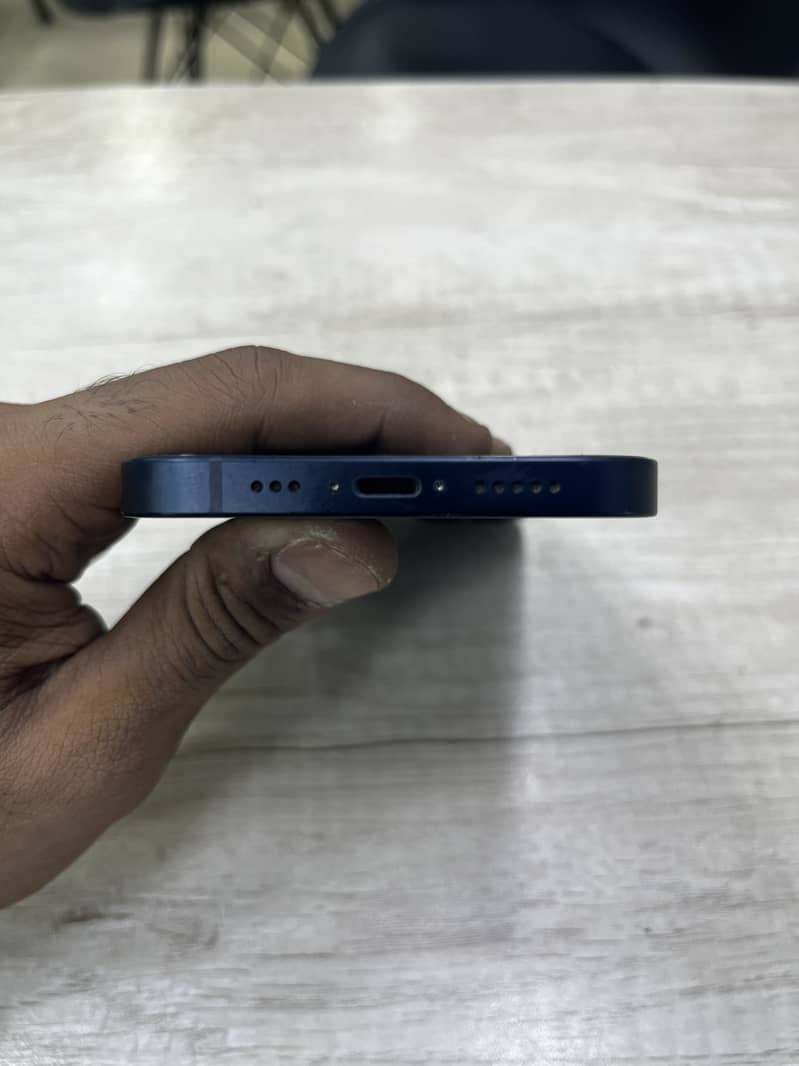 Apple iPhone 13 4