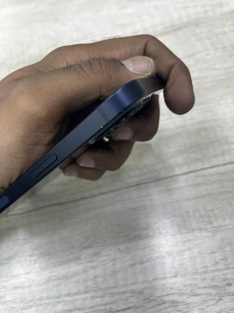 Apple iPhone 13 6