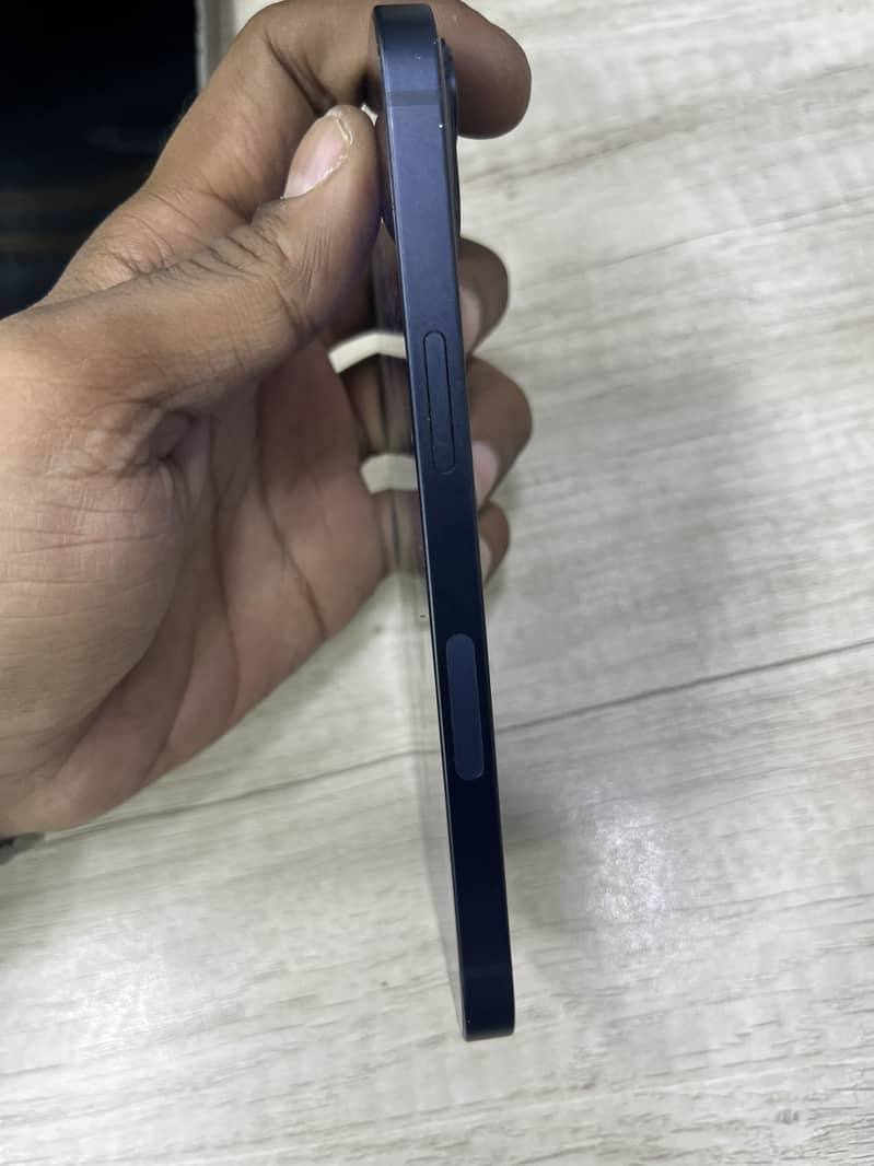 Apple iPhone 13 8
