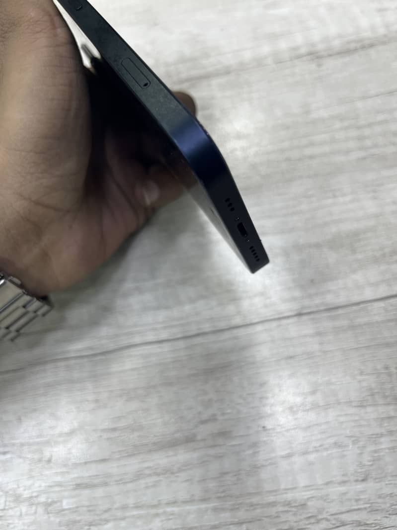 Apple iPhone 13 9