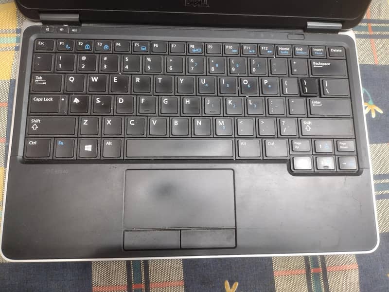 Dell E7240 1