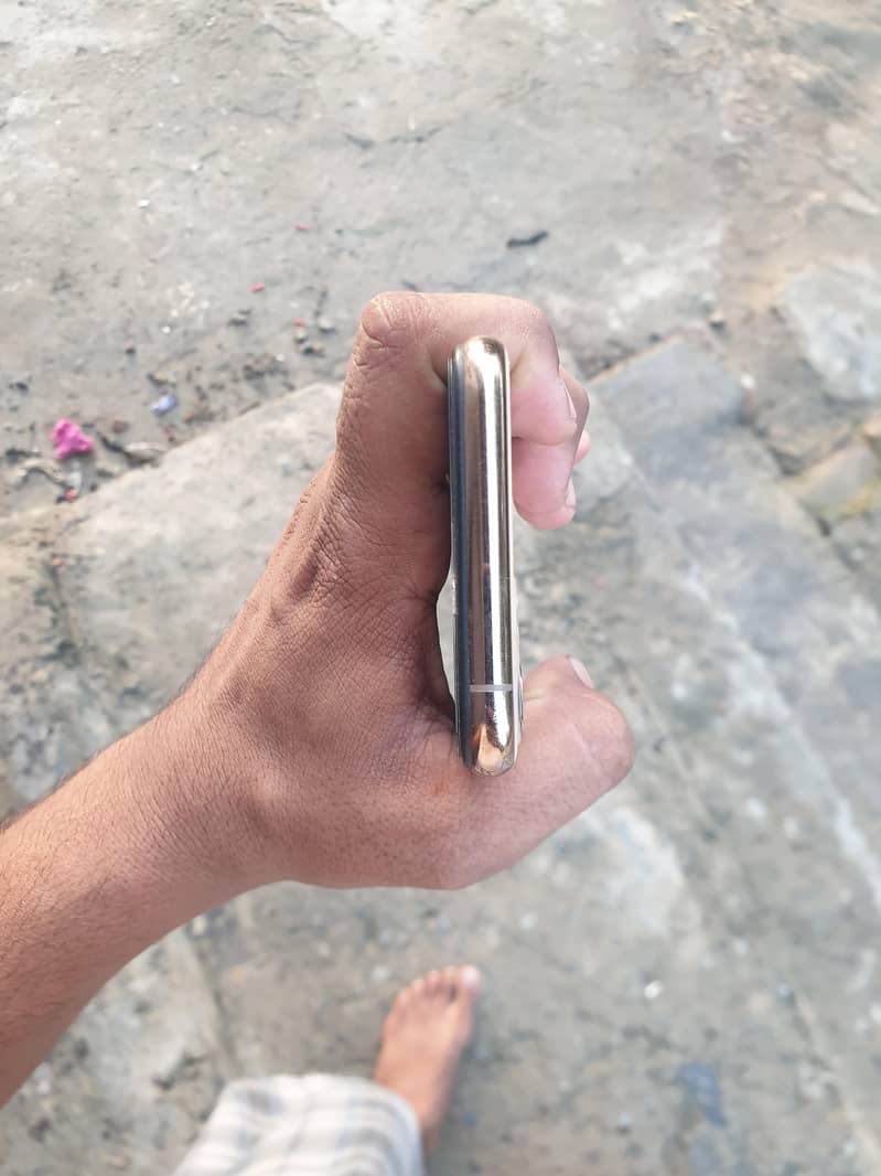 Apple iPhone 11 Pro 6