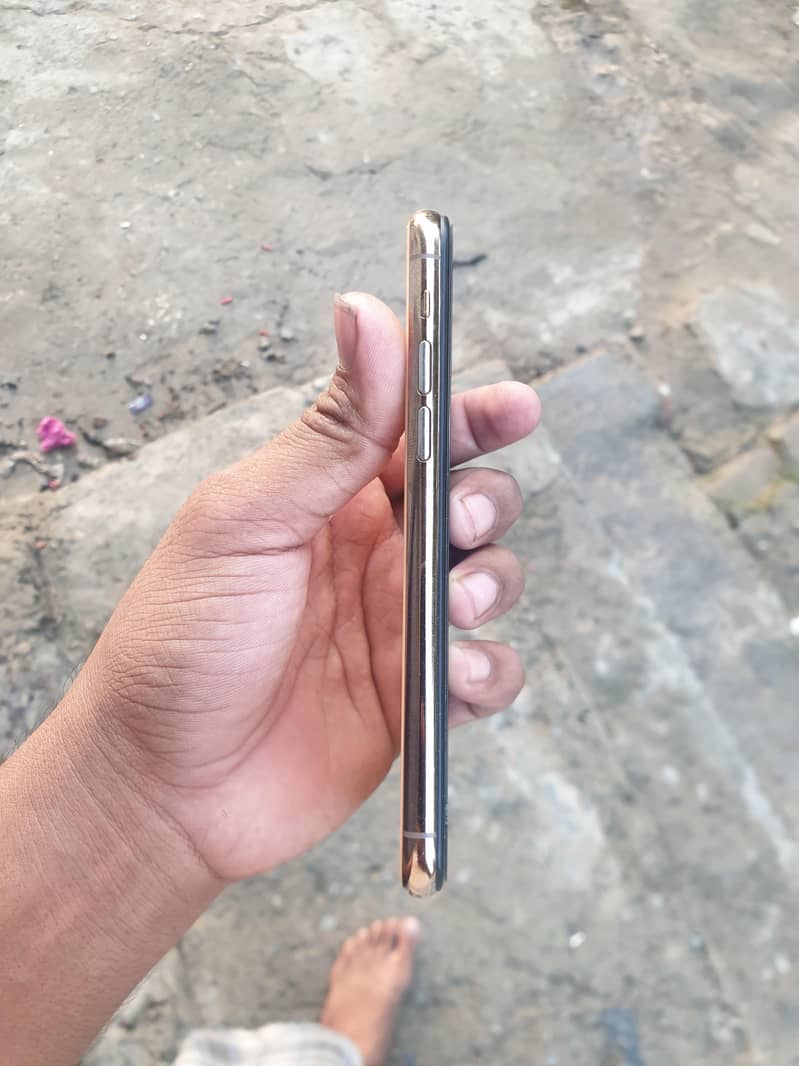 Apple iPhone 11 Pro 9