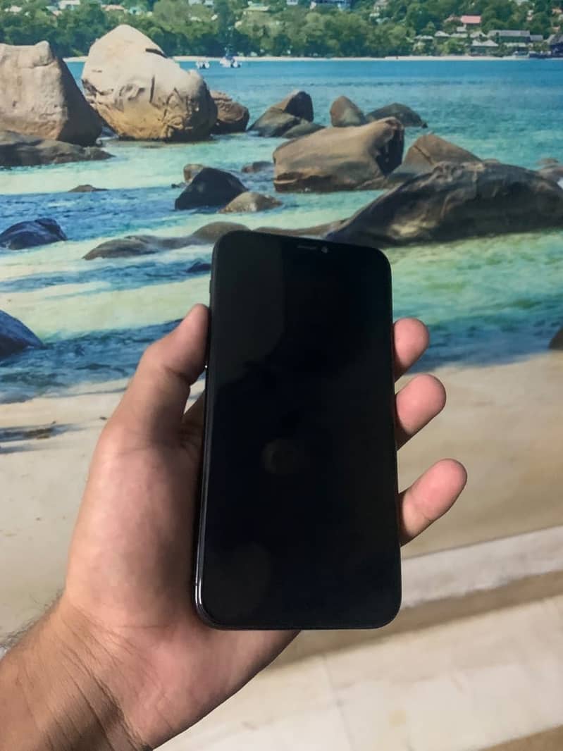 Apple iPhone 11 Pro 1